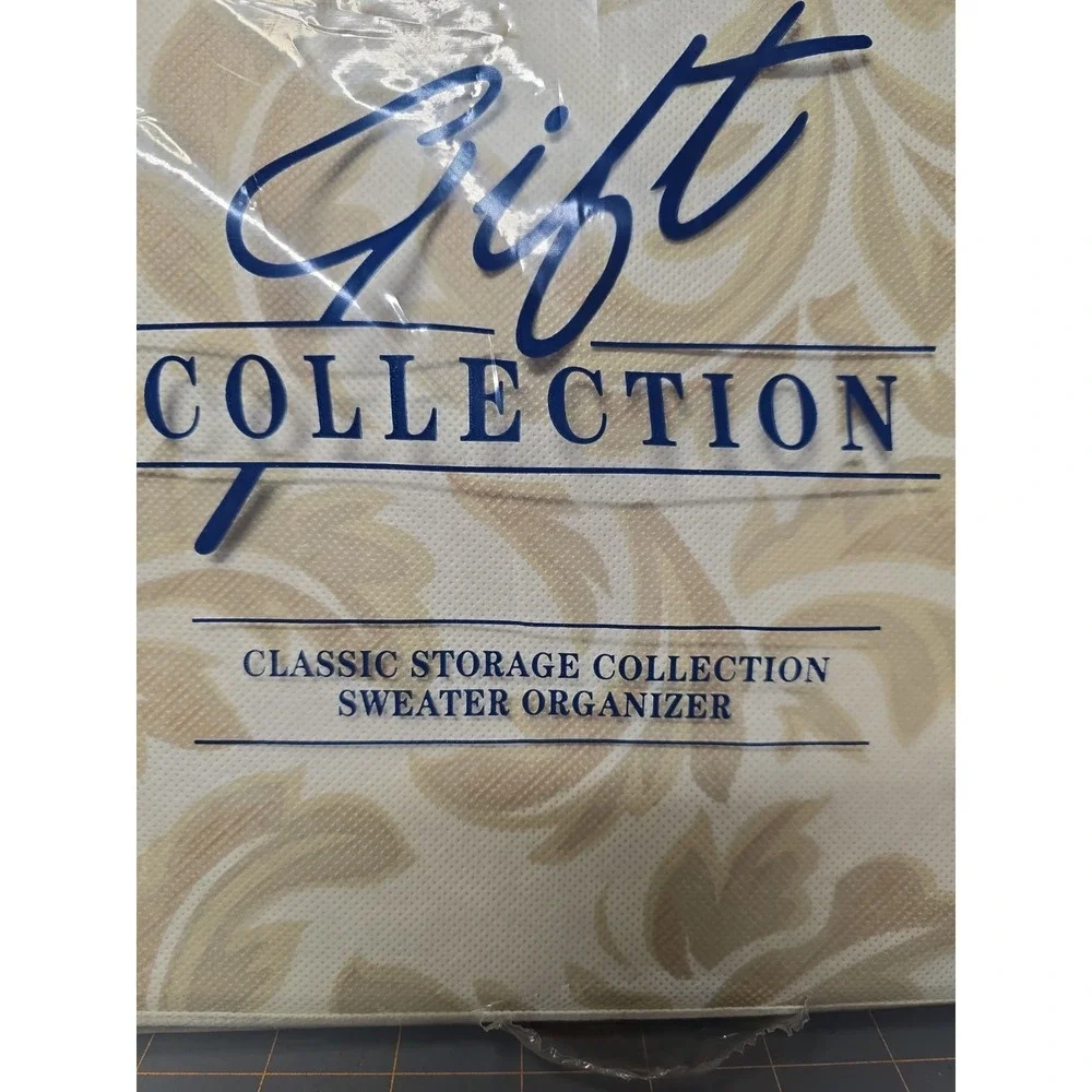 Avon 2000 60165-1 Gift Collection Classic Storage Sweater Organizer New Sealed